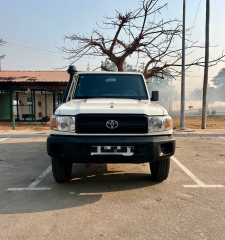 Venda TOYOTA LAND CRUISER CHEFE MÁQUINA 5 PORTAS(EXECUTIVO)