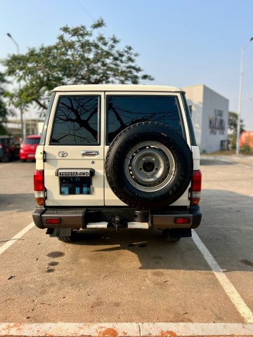 Venda TOYOTA LAND CRUISER CHEFE MÁQUINA 5 PORTAS(EXECUTIVO)