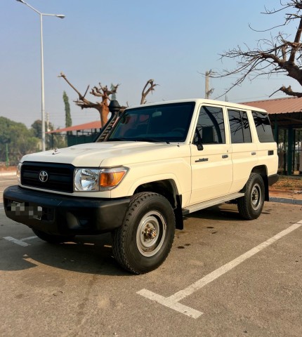 Venda TOYOTA LAND CRUISER CHEFE MÁQUINA 5 PORTAS(EXECUTIVO)