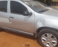 A venda VENDO A MINHA VIATURA, RENAULT DUSTER 2.0