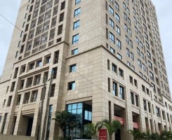 A venda Vende se este apartamento luxuoso T3 localizado no Edifício Real Palác...