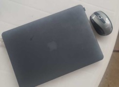 Anúncio MacBook Pro (Retina 13 Polegadas) 2015