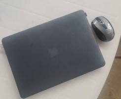 A venda MacBook Pro (Retina 13 Polegadas) 2015