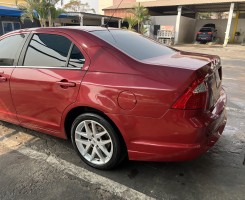 A venda Ford impecável automático