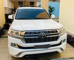 A venda TOYOTA LAND CRUISER GXR V8