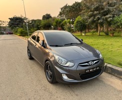 A venda HYUNDAI ACCENT
