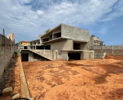 A venda Triplex V6 tosca com cave ~d