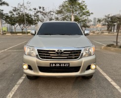 A venda Toyota Hilux impecável