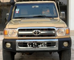A venda TOYOTA LAND CRUISER HZ