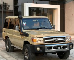 A venda TOYOTA LAND CRUISER HZ