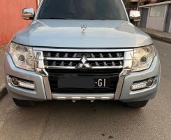 A venda MITSUBISHI PAJERO FULL
