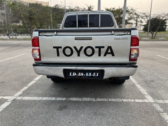 Venda Hilux diesel manual em bom estado de conservação