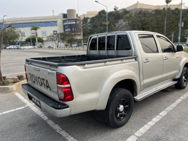 Venda Hilux diesel manual em bom estado de conservação