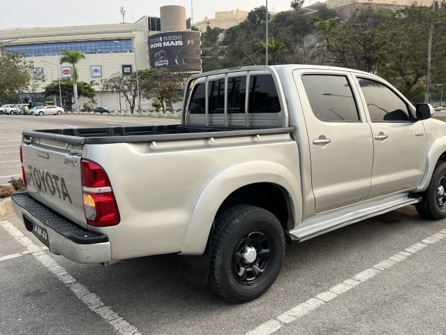 Venda Hilux diesel manual em bom estado de conservação