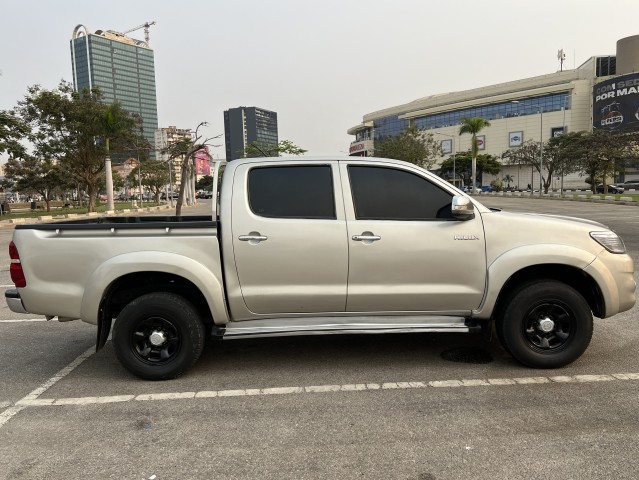 Venda Hilux diesel manual em bom estado de conservação