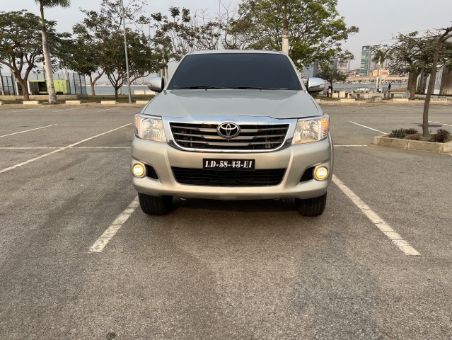 Venda Hilux diesel manual em bom estado de conservação