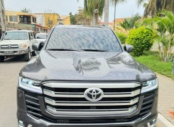 Anúncio TOYOTA LAND CRUISER LC300 GX.R TWIN TURBO