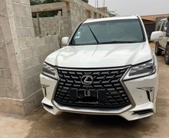 A venda Lexus 570 Sport