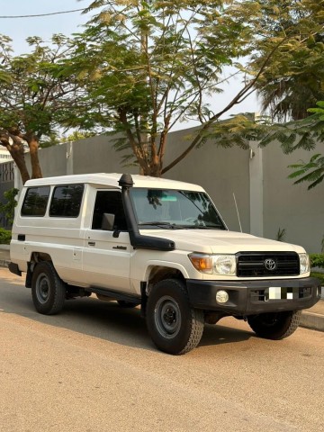 Venda TOYOTA LAND CRUISER CHEFE MÁQUINA 3 PORTAS(DAS MADRES)