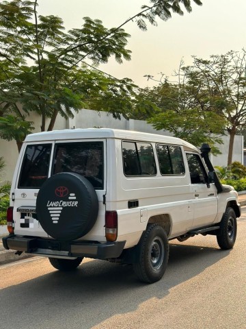 Venda TOYOTA LAND CRUISER CHEFE MÁQUINA 3 PORTAS(DAS MADRES)