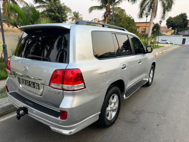 Venda TOYOTA LAND CRUISER | V8