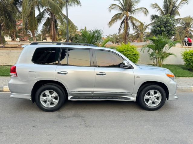 Venda TOYOTA LAND CRUISER V8