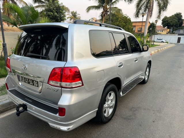 Venda TOYOTA LAND CRUISER V8