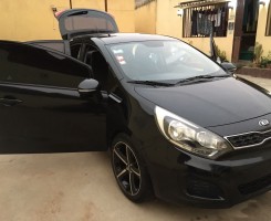 A venda KIA RIO LIMPO DENTRO E FORA