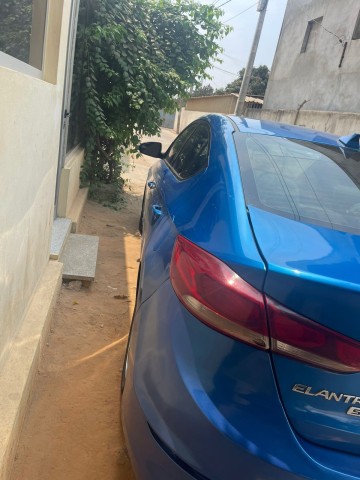 Venda HYUNDAI ELANTRA