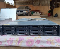 A venda QNAP TS-1279U-RP NAS 24TB armazenamento 12-bay 1x potência CA