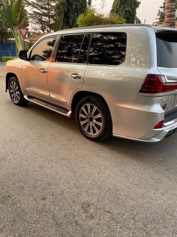 Venda Lexus LX 570 2016