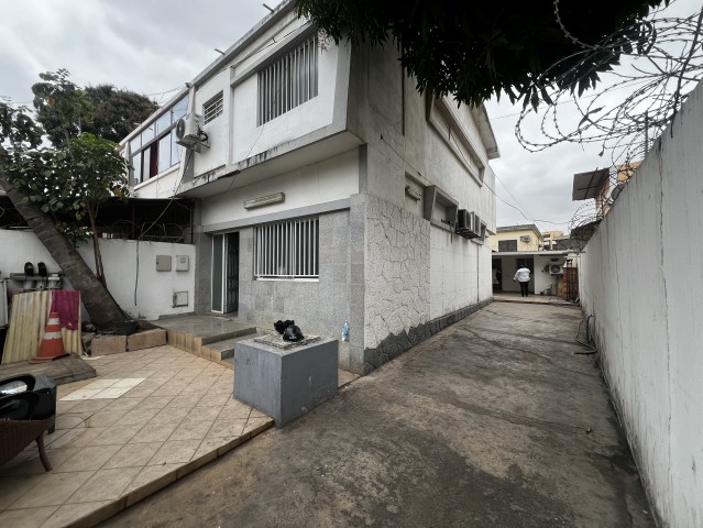 Venda Casa T3 na vila Alice largo do cesario verde 320milhoes negociáveis