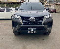 A venda TOYOTA FORTUNER SEMI NOVO