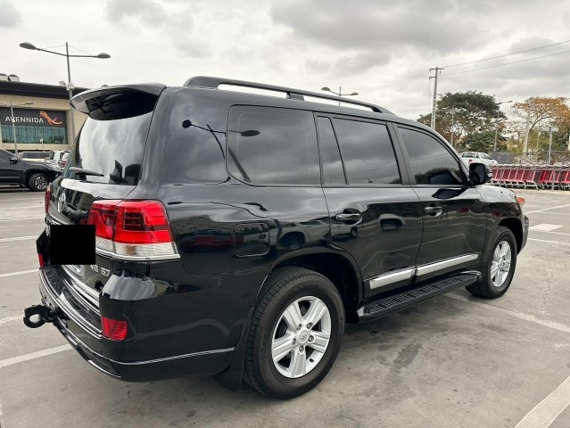 Venda TOYOTA LAND CRUISER VXR- 5.7