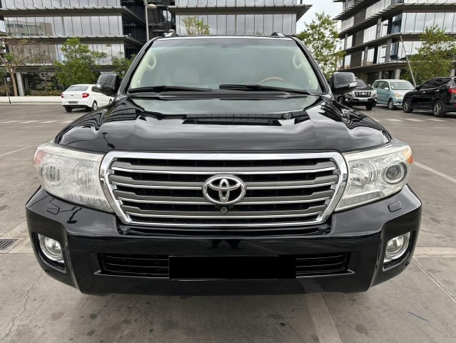 Venda TOYOTA LAND CRUISER VXR- 5.7