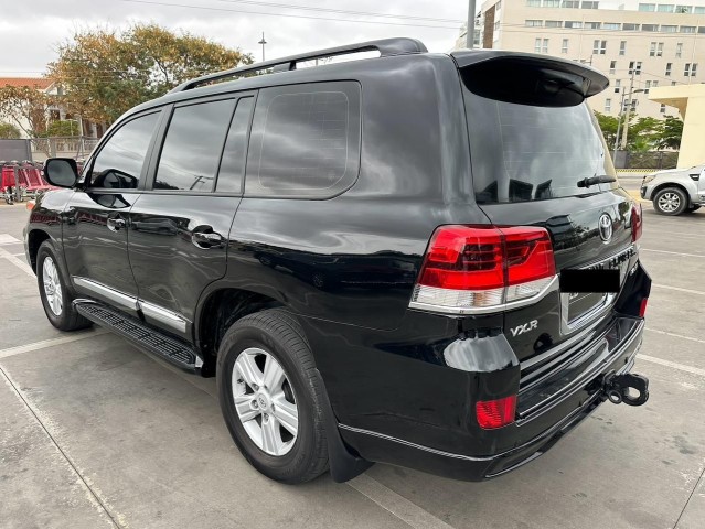 Venda TOYOTA LAND CRUISER VXR- 5.7