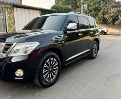 A venda NISSAN PATROL PLATINUM LIMPO