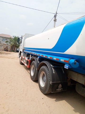 Venda Caminhão SINOTRUK