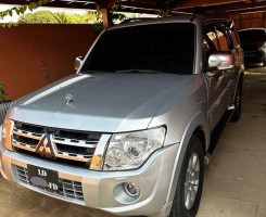 A venda MITSUBISHI PAJERO