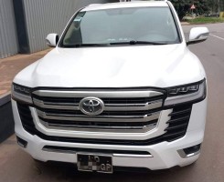 A venda TOYOTA LAND CRUISER VXR ATUALIZADO