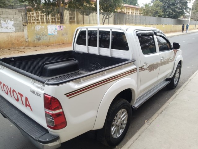 Venda TOYOTA HILUX LIMPA