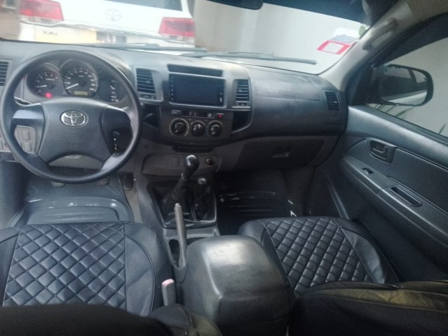 Venda TOYOTA HILUX LIMPA