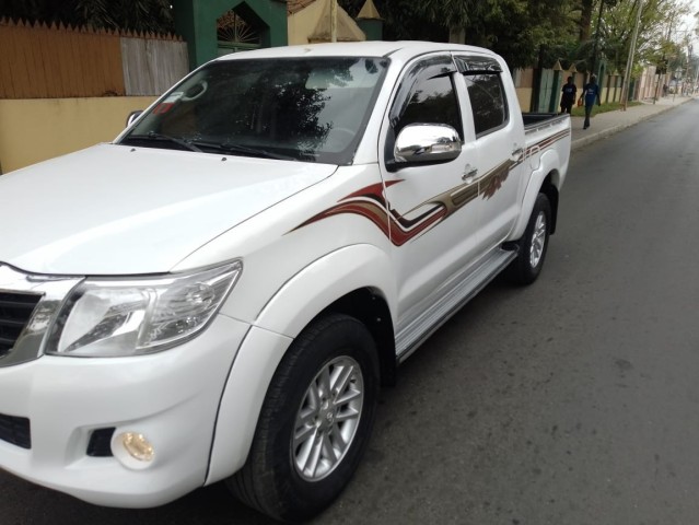 Venda TOYOTA HILUX LIMPA