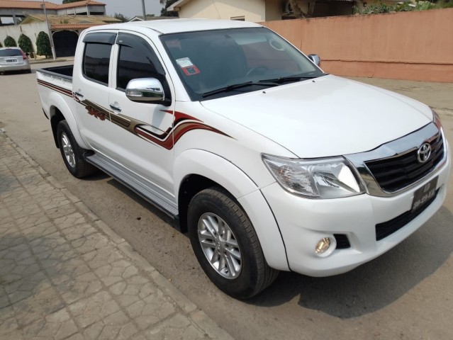 Venda TOYOTA HILUX LIMPA