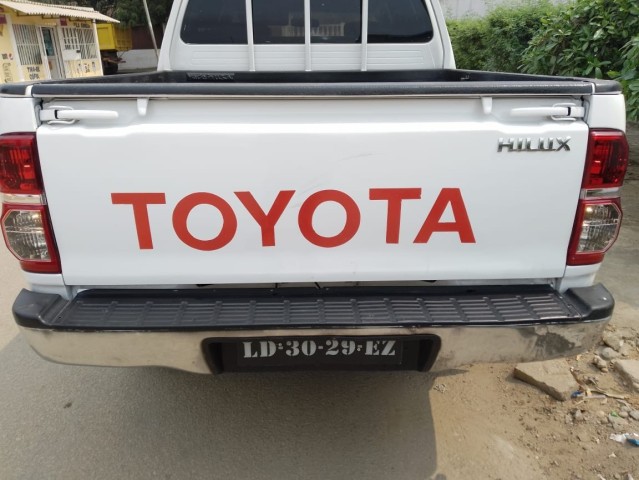 Venda TOYOTA HILUX LIMPA