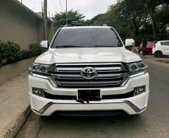 A venda TOYOTA LAND CRUISER