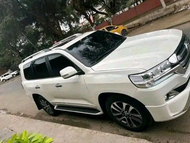 Venda TOYOTA LAND CRUISER