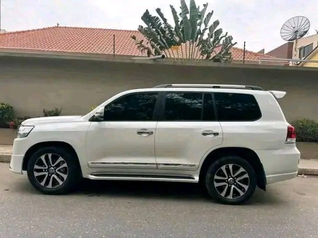 Venda TOYOTA LAND CRUISER