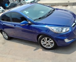 A venda HYUNDAI ACCENT LIMPO