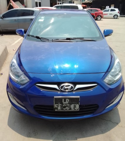 Venda HYUNDAI ACCENT LIMPO